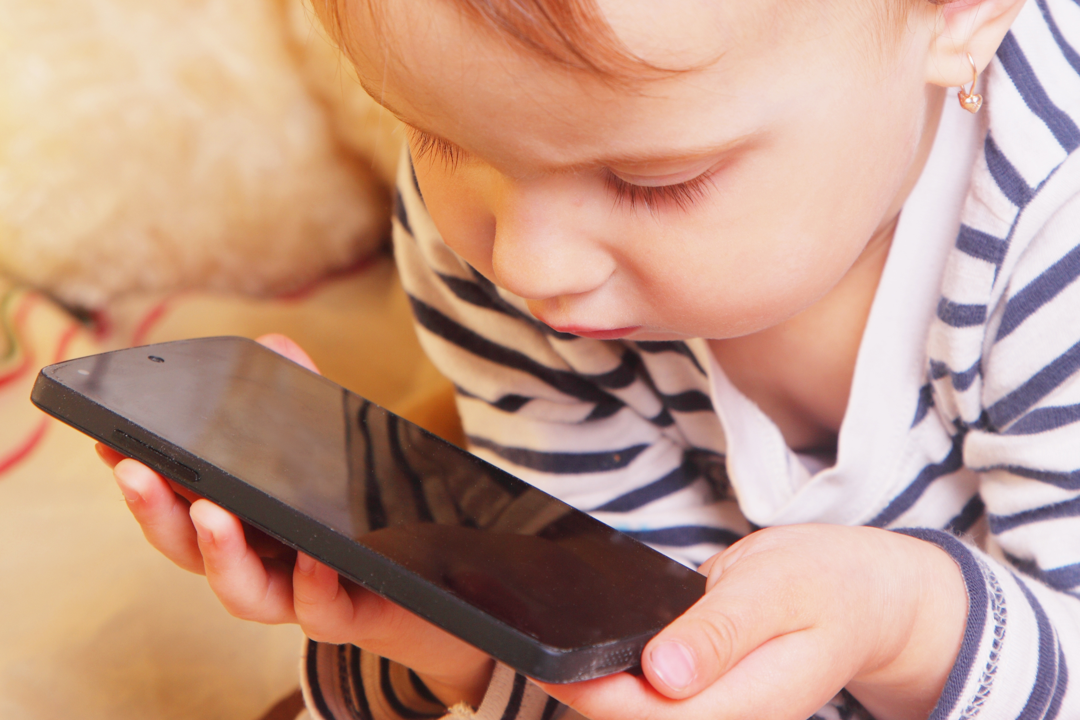 Kinder zeigen ihre digitale Welt - Eltern teilen Fragen und Sorgen - Eltern-Kind-Workshop mit gemeinsamem Trickfilmprojekt